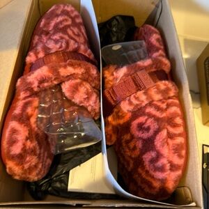 UGG Fluff It Men's Slippers Sandals - Red Wine, 10 US New Rare RWTR 1120900